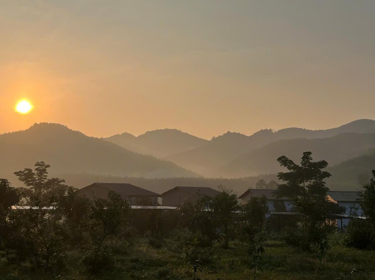 Nguyen Shack Retreat Resort Фонгня Экстерьер фото