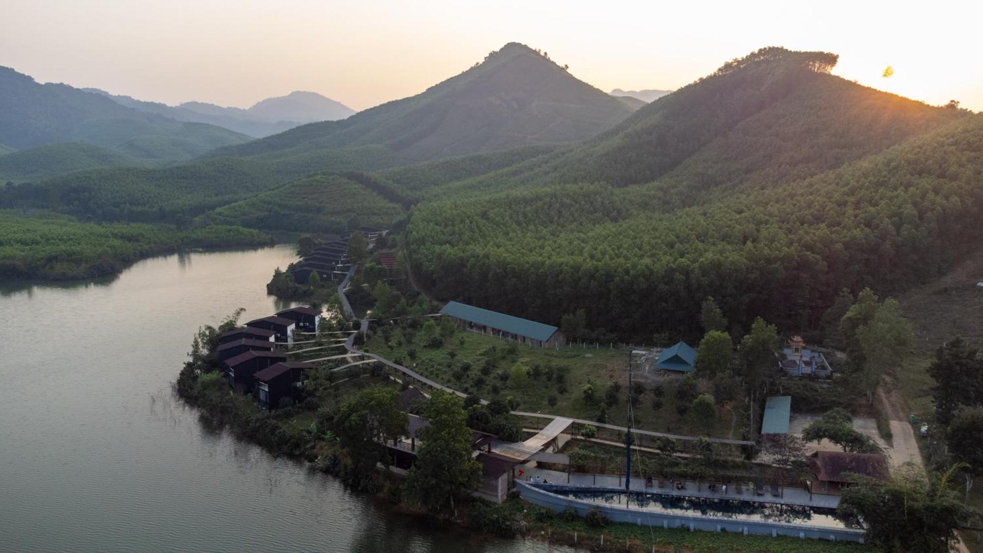 Nguyen Shack Retreat Resort Фонгня Экстерьер фото